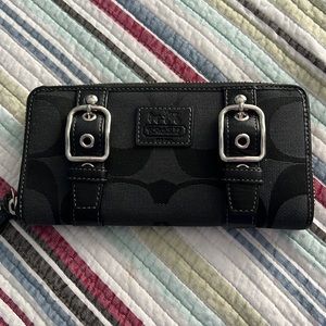 Coach accordion zip wallet signature